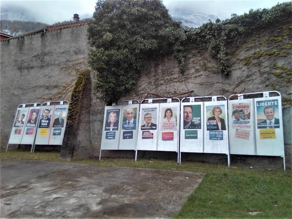 Election posters during the first round of the 2022 Presidential Election