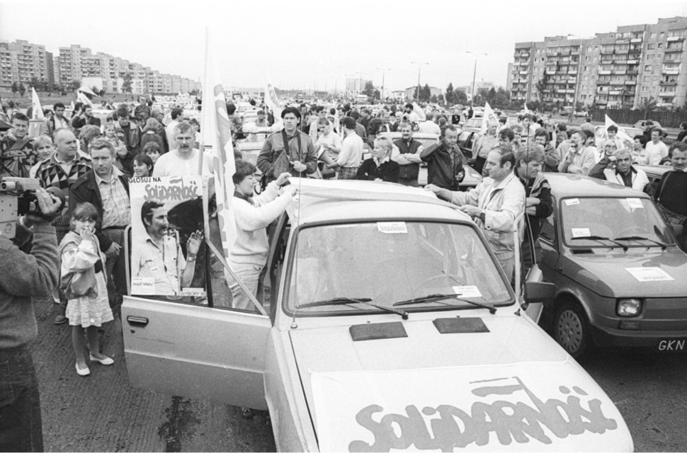 A car rally organized at the end of the election campaign in 1989