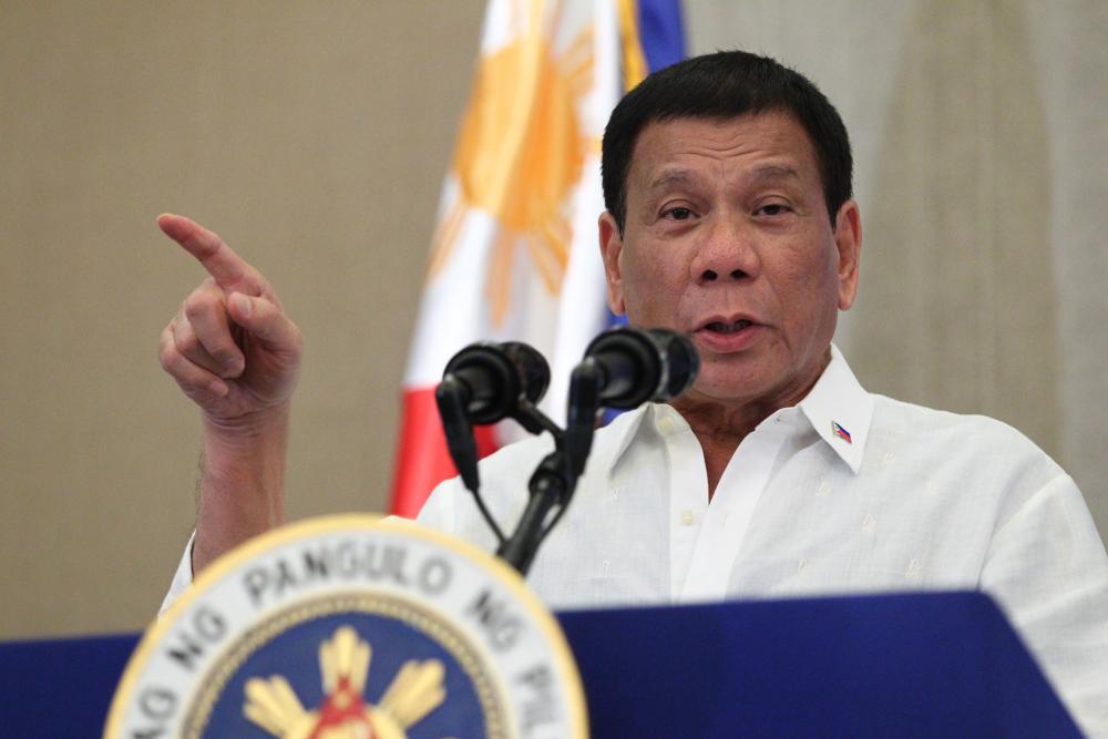 Rodrigo Duterte delivers his message to the Filipino community in Vietnam during a meeting held at the Intercontinental Hotel on September 28, 2016