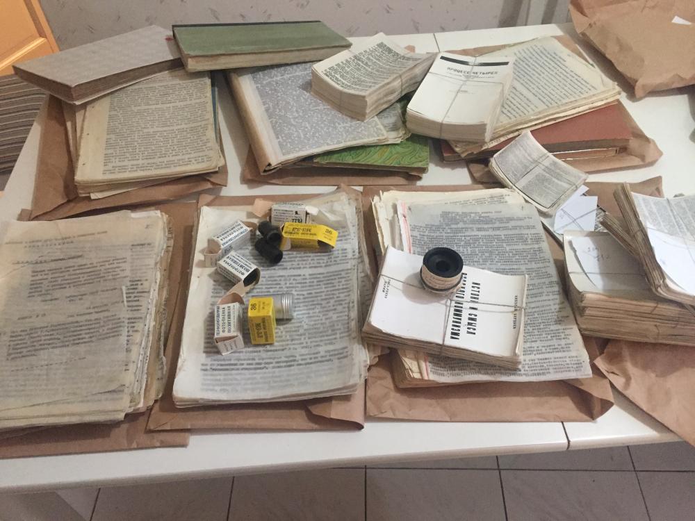 Russian samizdat and photo negatives of unofficial literature in the USSR. Moscow.