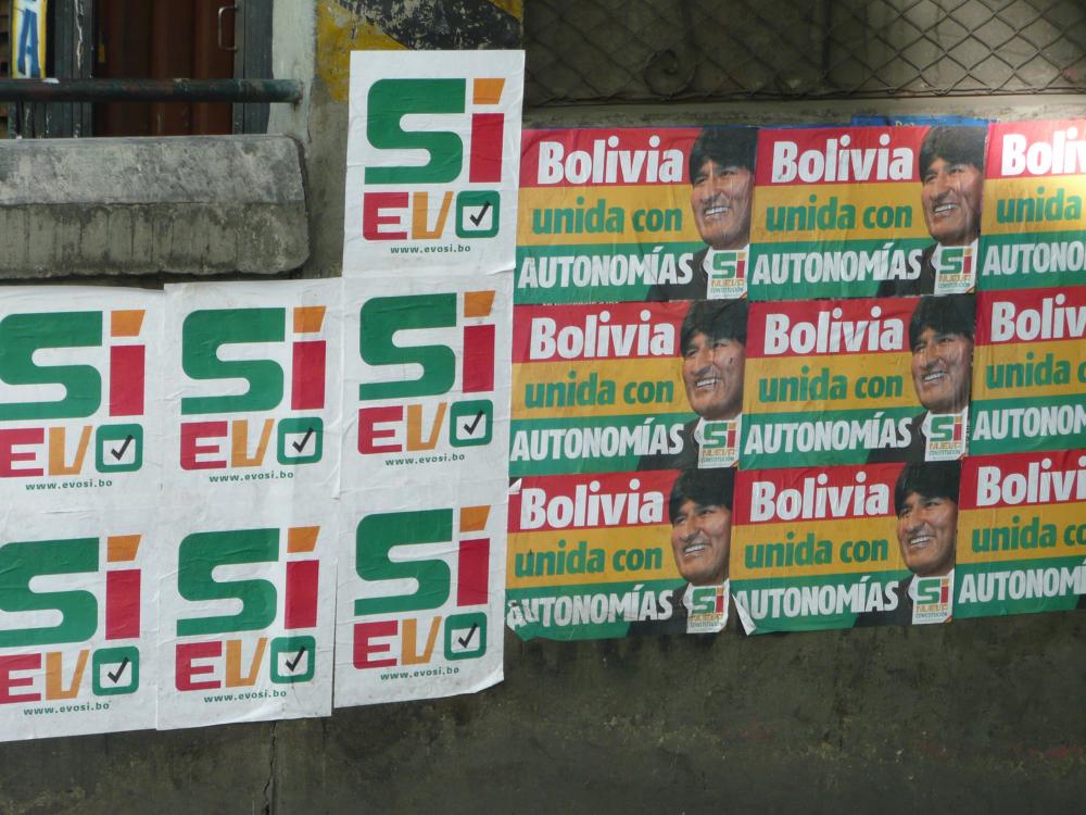 Campaign posters for a 2008 plebiscite on Evo Morales’s presidency