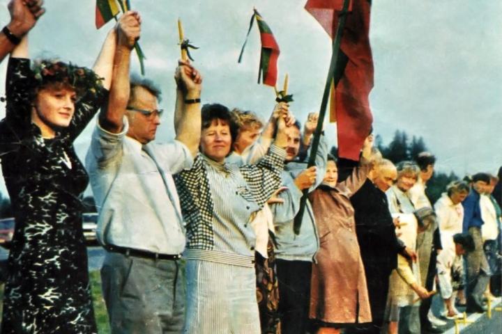 On August 23, 1989, the 50th anniversary of the signing of the Molotov-Ribbentrop Pact, two million people linked hands across the three Baltic countries over nearly 500 miles to symbolize the countries’ determination to regain statehood. Creative Commons. Photo by: L. Vasauskas.